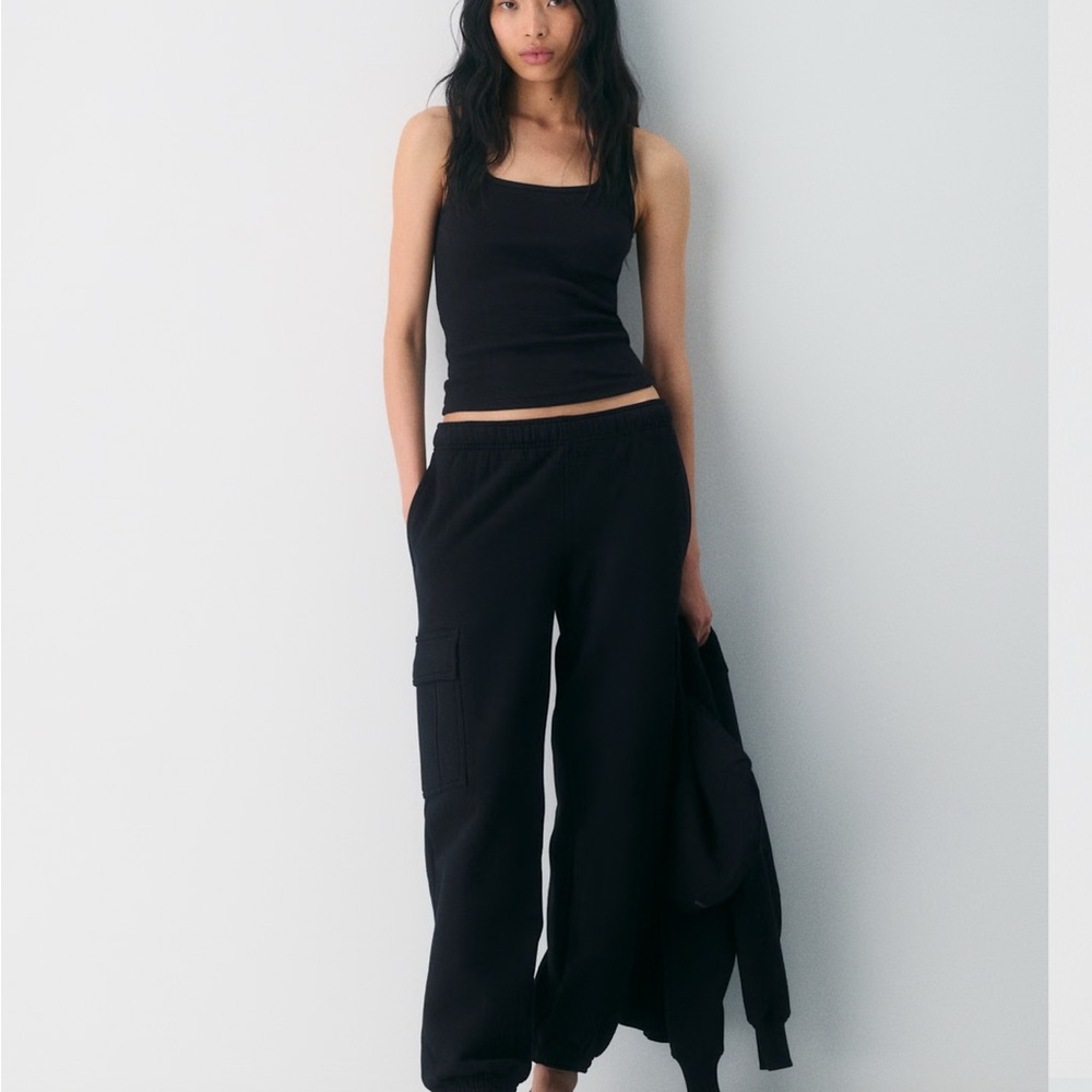 Aritzia Black Cargo Sweatfleece Sweatpants